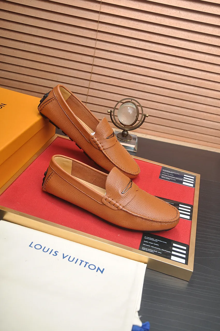 Men's men's shoes 💰420💶 [LV Doudou shoes] (water-dyed cowhide lining) new model is on the market, available on the official website. The new Doudou shoes are processed into single-color materials, and the uppers are made of imported horsehide leather. The body of the shoe is fully hemmed with mark thread, and is lined with imported original cowhide leather. The elegant shoe shape is super suitable for all-matching, and the size is 38-44.